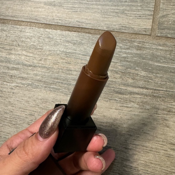 Huda Beauty "Self-Made" lipstick - Picture 2 of 9